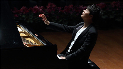 鋼琴家郎朗登臺(tái)國(guó)家大劇院 演繹經(jīng)典震撼全場(chǎng)