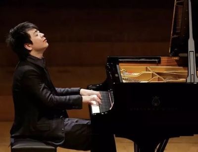 以技入道，以形傳神——從傅聰論演奏姿勢看鋼琴藝術中的肢體表達